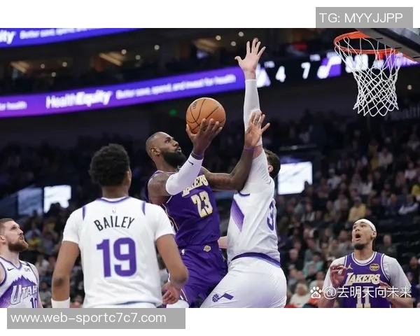 湖人首节失利半场落后绿军三分火力全开里夫斯状态低迷